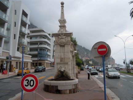 La fontana di Menton oggi